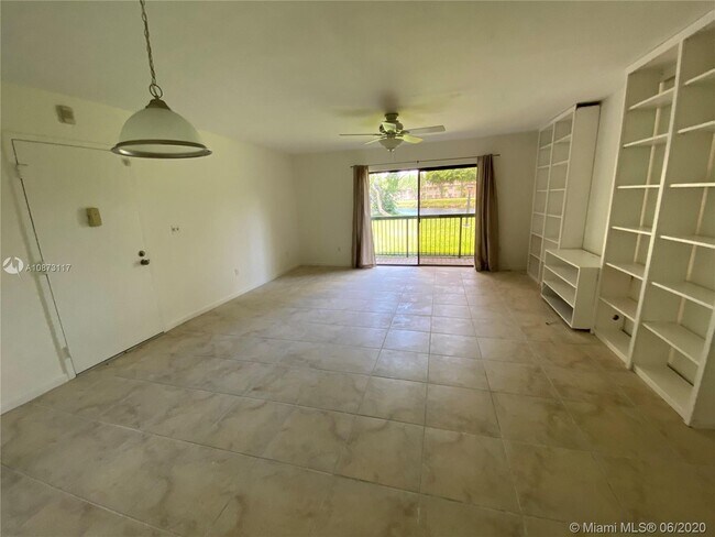 Foto del edificio - 7925 SW 86th St