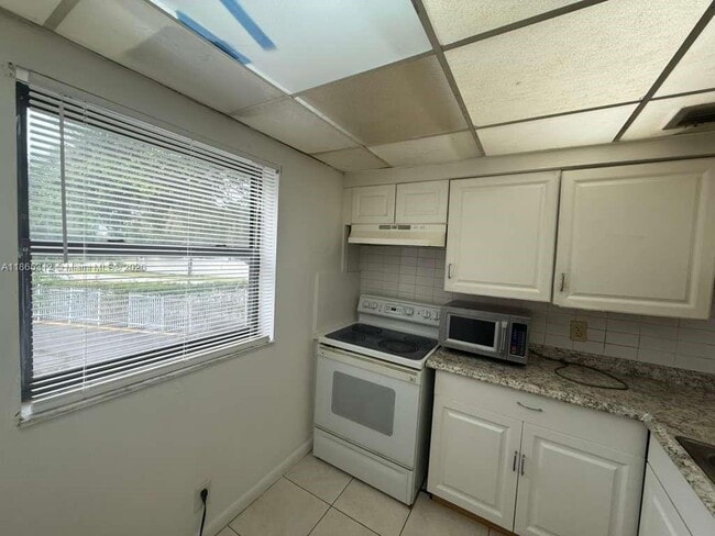 Foto del edificio - 4220 Inverrary Blvd