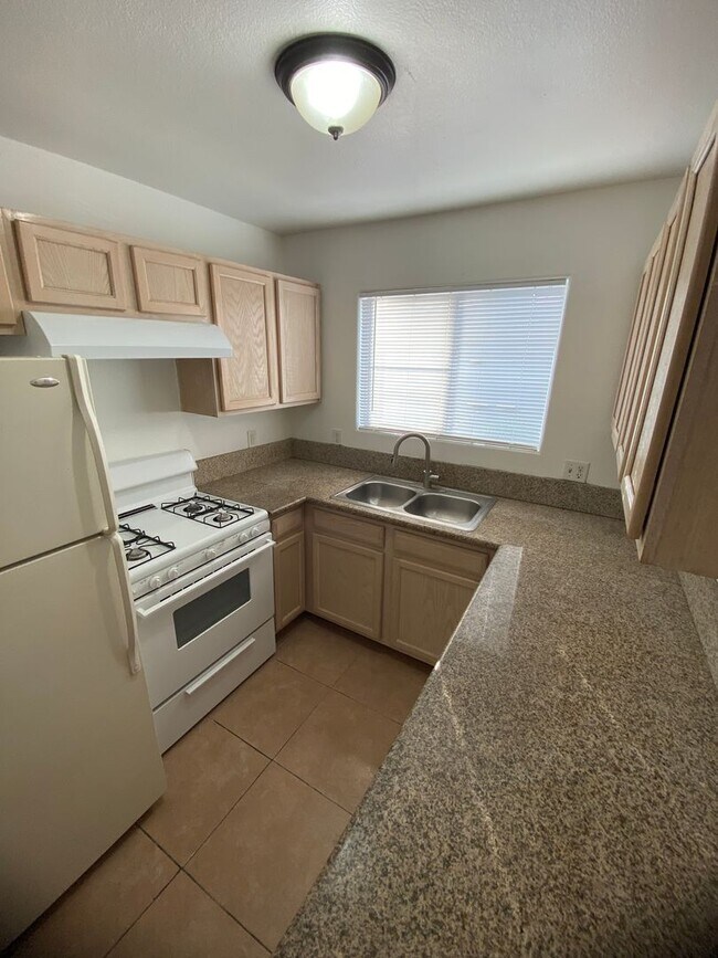 Building Photo - AMERICANA Property Mgmt - Downstairs 2 bed...