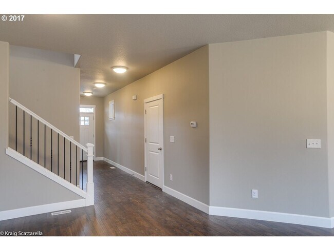 Building Photo - 4 Bedroom Home w/ Office! Built in 2017!