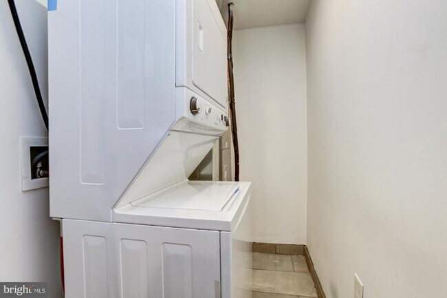 Building Photo - 3315 Eastern Ave