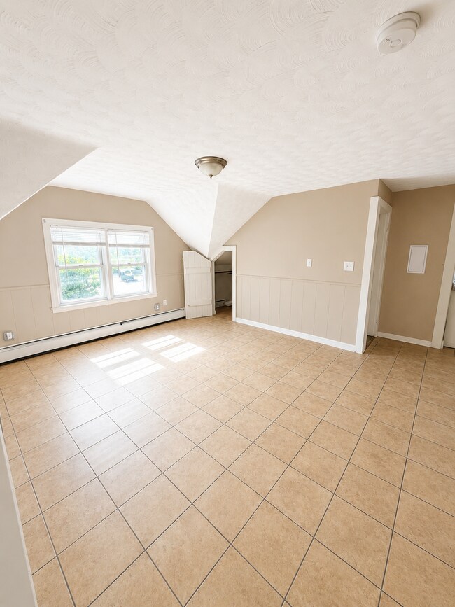 Building Photo - 406 Admiral St