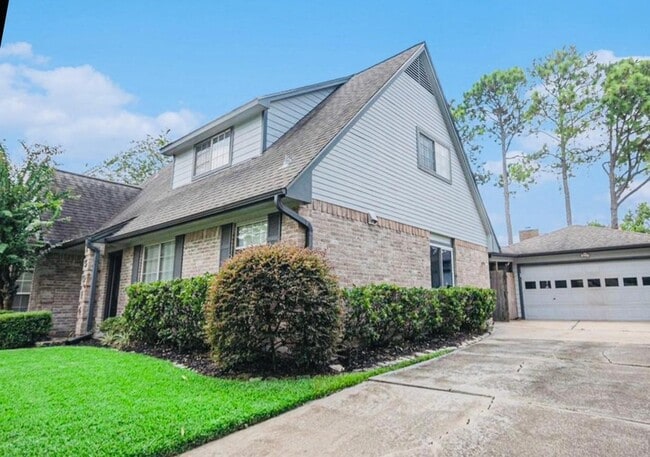 Photo - 15014 Hollydale Dr House