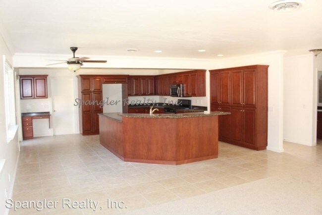 Foto del edificio - 1450 Warmlands Ave