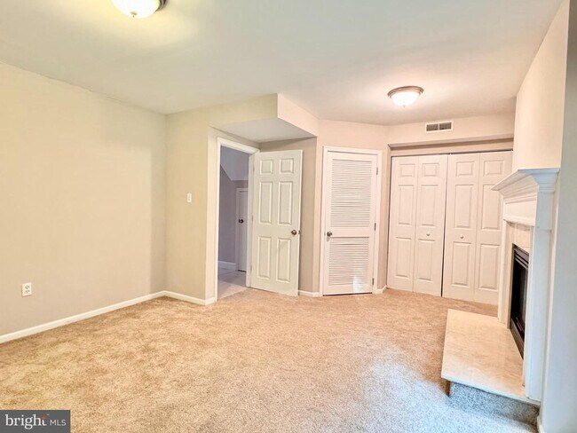 Foto del edificio - 354 N Barrington Ct