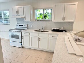 Building Photo - 4650 SW 65th Ave