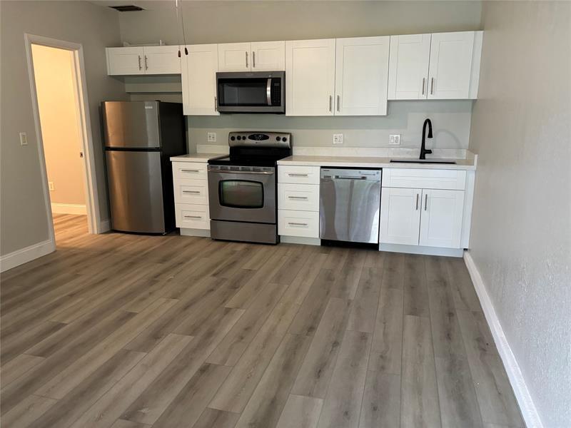 Foto principal - 1443 NE 56th St