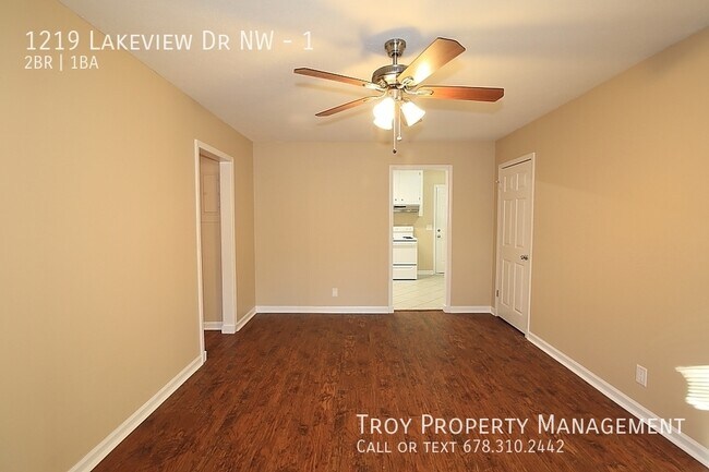 Building Photo - 1219 Lakeview Dr NW