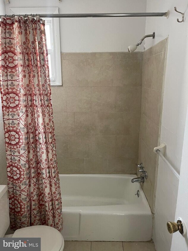 4407 Germantown Ave Unit 1R, Philadelphia, PA 19140 Room for Rent in