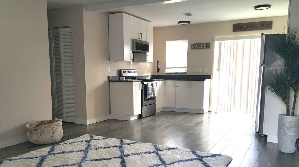 Foto principal - 780 NE 46th Ct