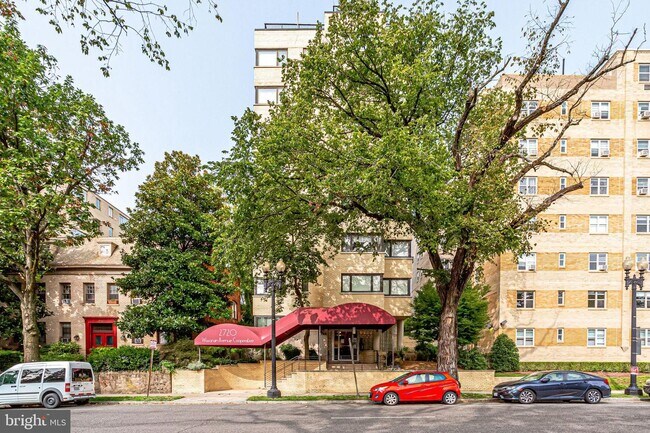 Building Photo - 2720 Wisconsin Ave NW