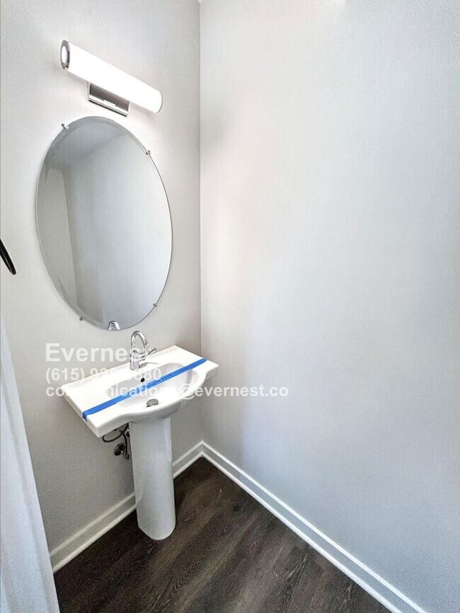Building Photo - Bright 3-Bedroom Townhome in a Convenient ...