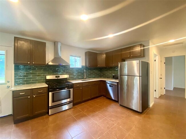 Building Photo - 5413 Manor Rd