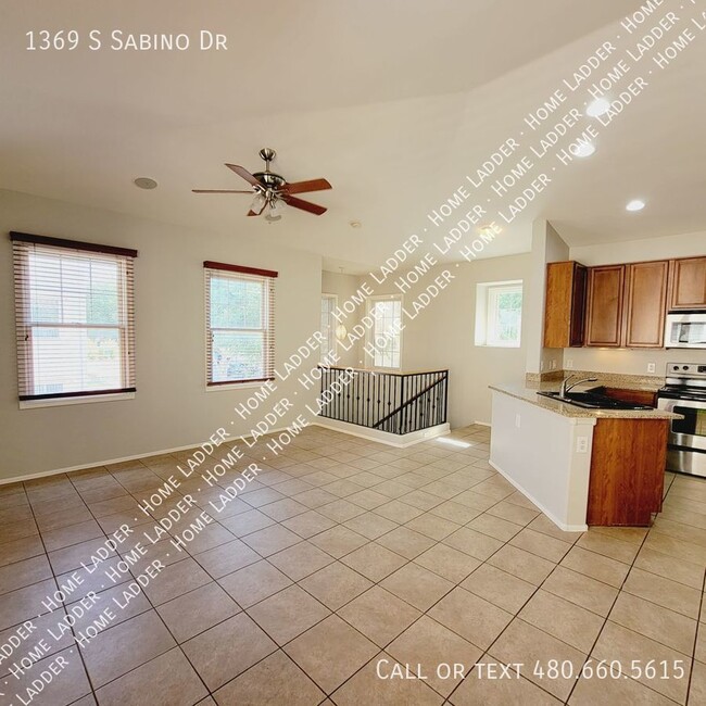 Building Photo - Coming Soon! Beautiful 3 bedroom Townhome ...