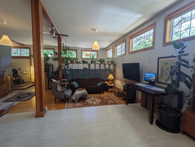 Foto del edificio - 939 SE 35th Ave