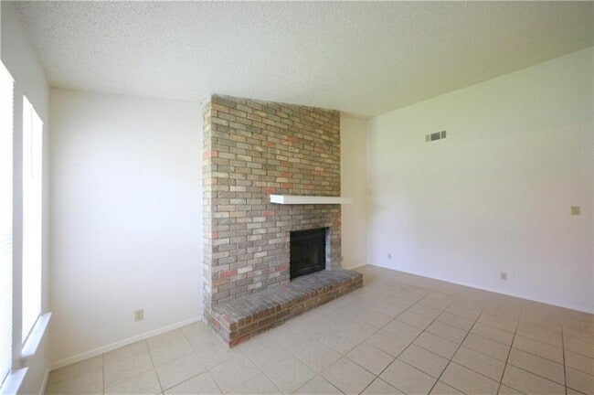 Building Photo - 12805 Broughton Way