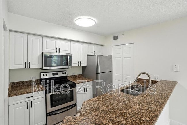 Building Photo - 8880 Colonnades Ct W