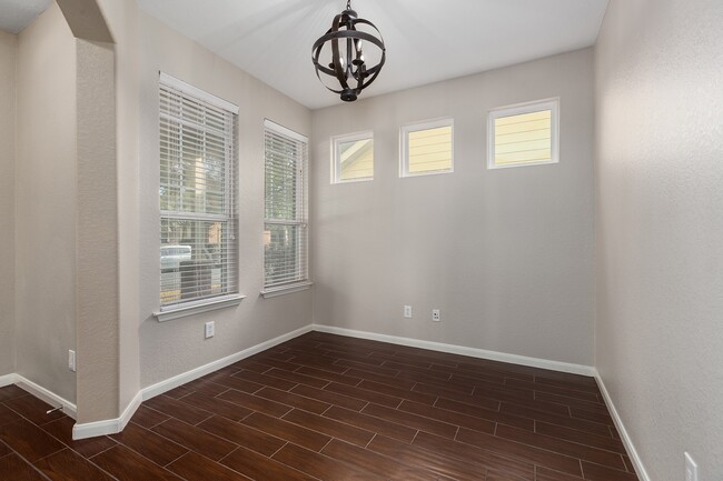 Foto del edificio - 17255 Mitchell Pass Ln