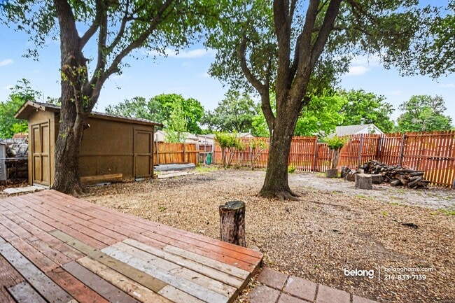 Foto del edificio - 5710 Briarcrest Dr