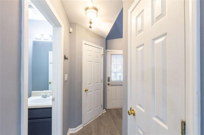 Foto del edificio - 6726 Gallant Ct SE