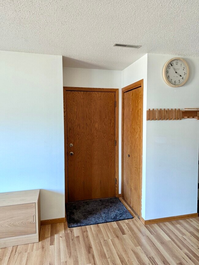 Foto del edificio - 2050 Holiday Rd