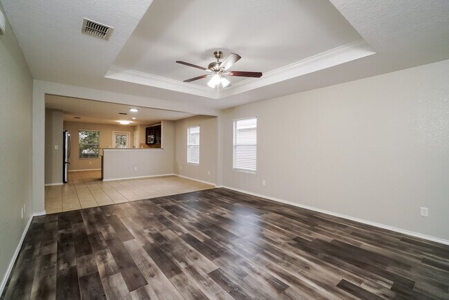 Foto del edificio - 818 Cowhide Dr