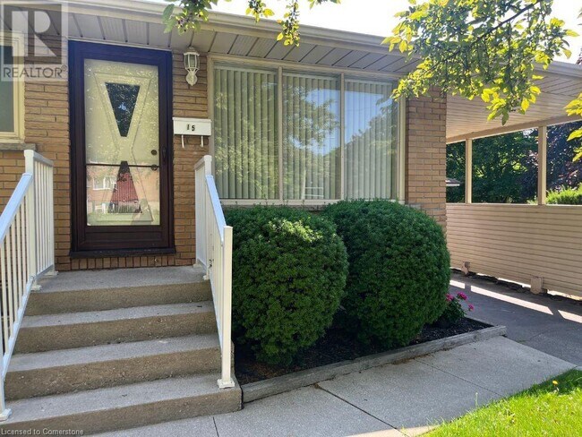 Building Photo - 15 Lauris Ave