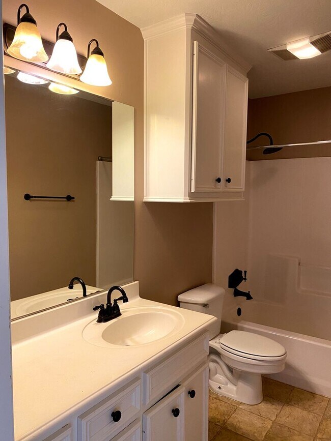 Foto del edificio - FABULOUS THREE BEDROOM HOME WITH LARGE DECK, FIREPLACE AND FLEX ROOM