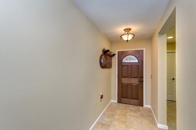 Building Photo - Gorgeous 3 Bed/2 Bath Home for Lease!