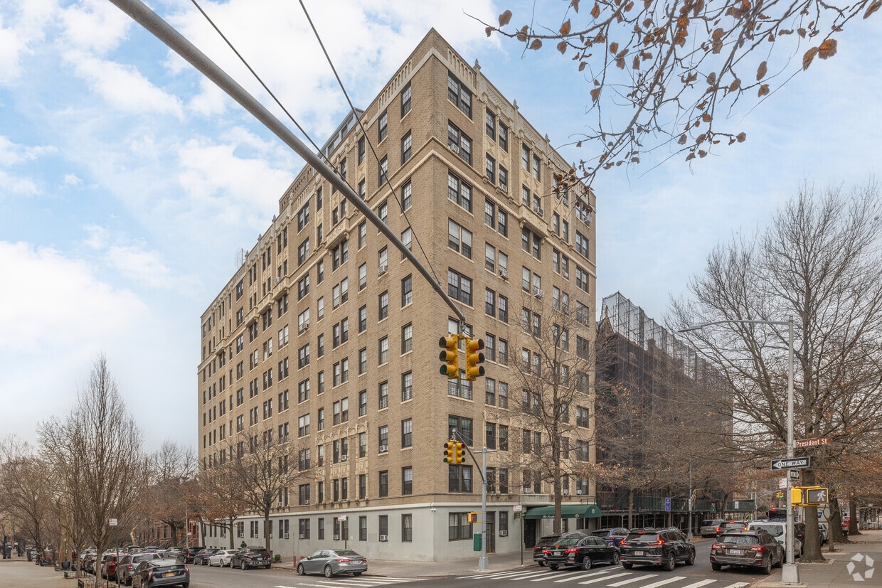 Primary Photo - 90 8th Ave