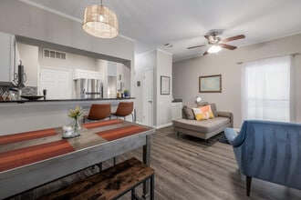 Building Photo - 802 S 1st St