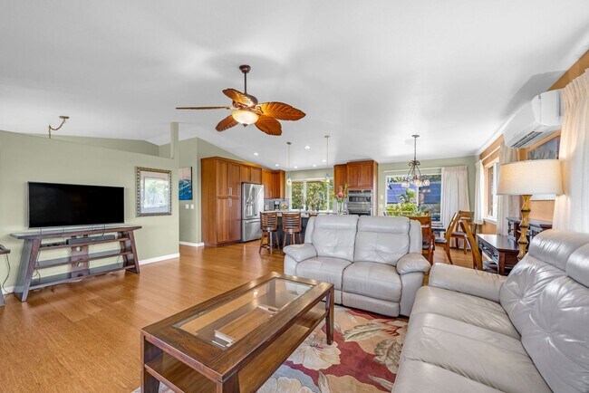 Foto del edificio - Single-family home with upstairs & downstairs rentals