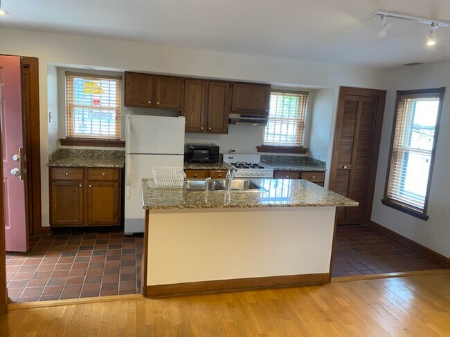 Foto del edificio - 2235 N Halsted St