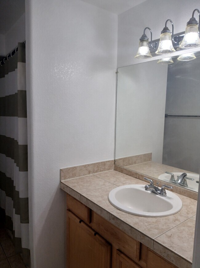 Foto del edificio - 1833 N Williams St