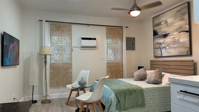 Building Photo - 1145 NE 17th Terrace