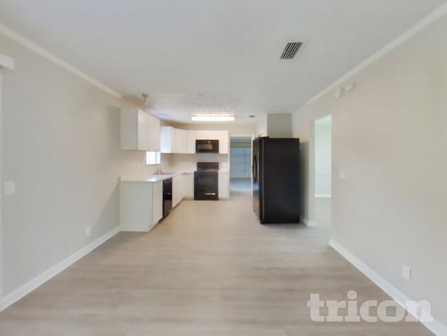 Building Photo - 671 Custer Cir