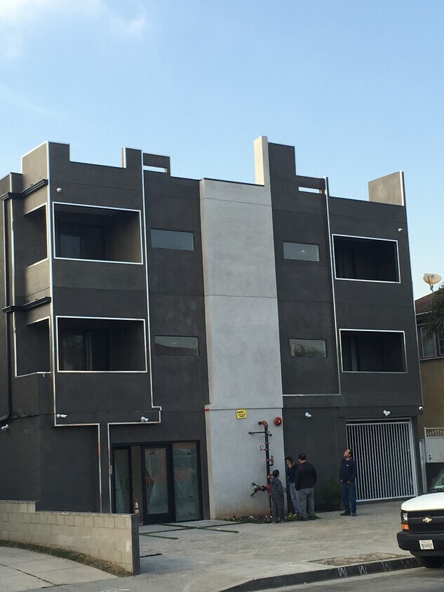 Foto principal - 1445 South Fairfax Avenue