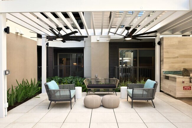 Foto del edificio - 6400 Washington Ave