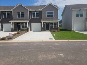 Building Photo - 66 Clear Creek Ln