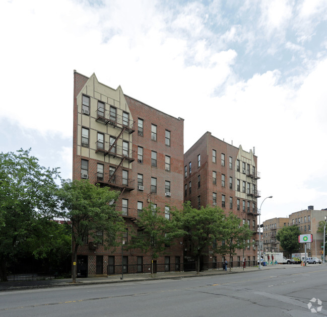 Building Photo - Mapes Court