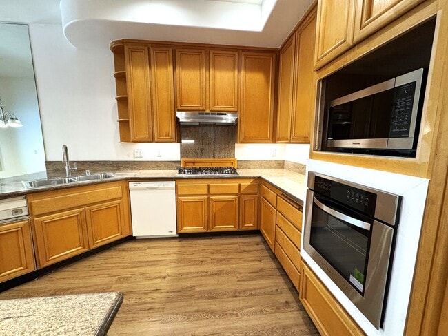 Foto del edificio - Beautiful 3Bd/2.5Ba Spacious Home in Tustin!