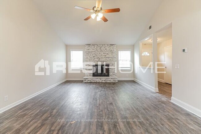 Foto del edificio - 3764 Rosemary Lane Se