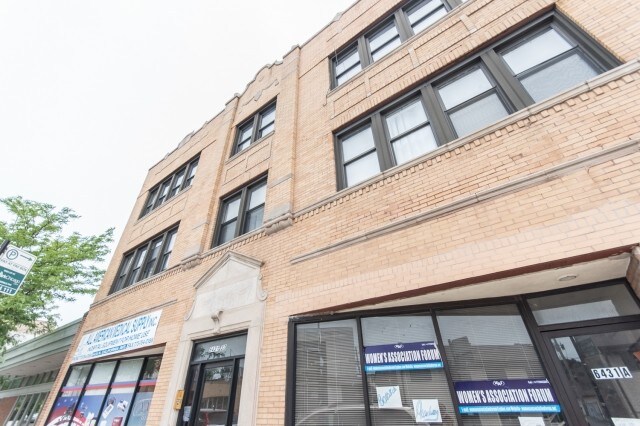 Primary Photo - 6431 N California Ave
