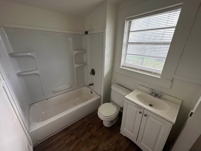 Foto del edificio - 3 bed 1 bath single family home