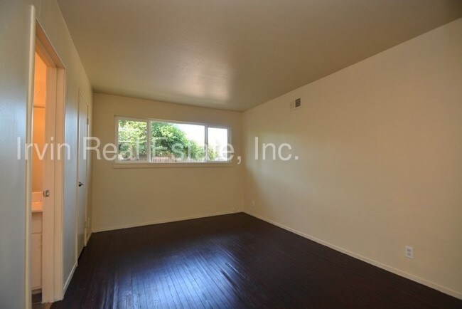 Foto del edificio - 4 Bedroom, 2 Bath Single Family Home