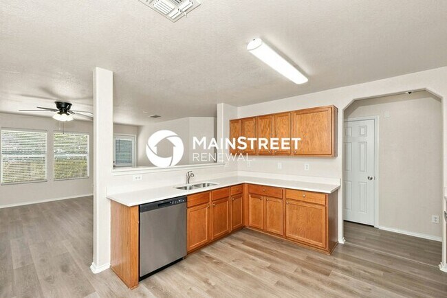 Foto del edificio - 4 Bedroom Pet-Friendly Home in San Antonio, TX with Main Street Renewal