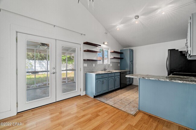 Building Photo - 421 Oleander Cir