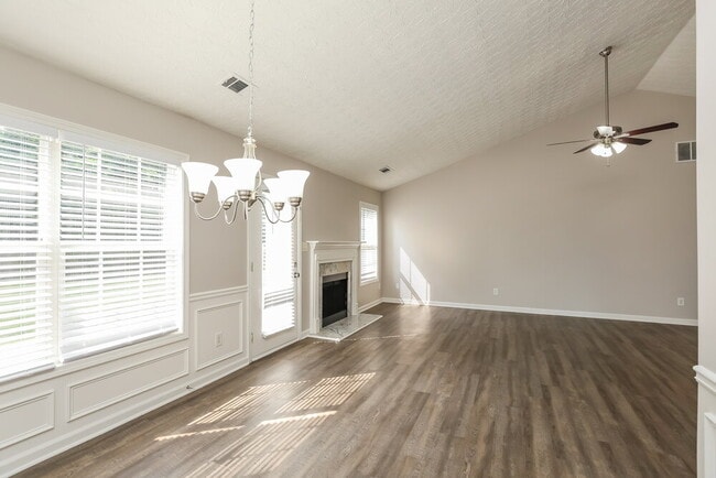 Foto del edificio - 2435 Cordillo Dr