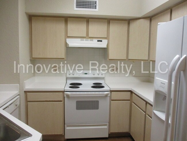 Building Photo - 824 Camargo Way