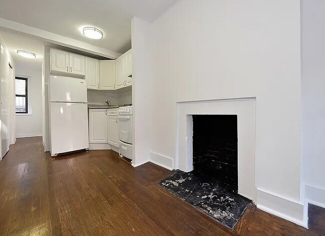 Foto del edificio - 58 W 8th St